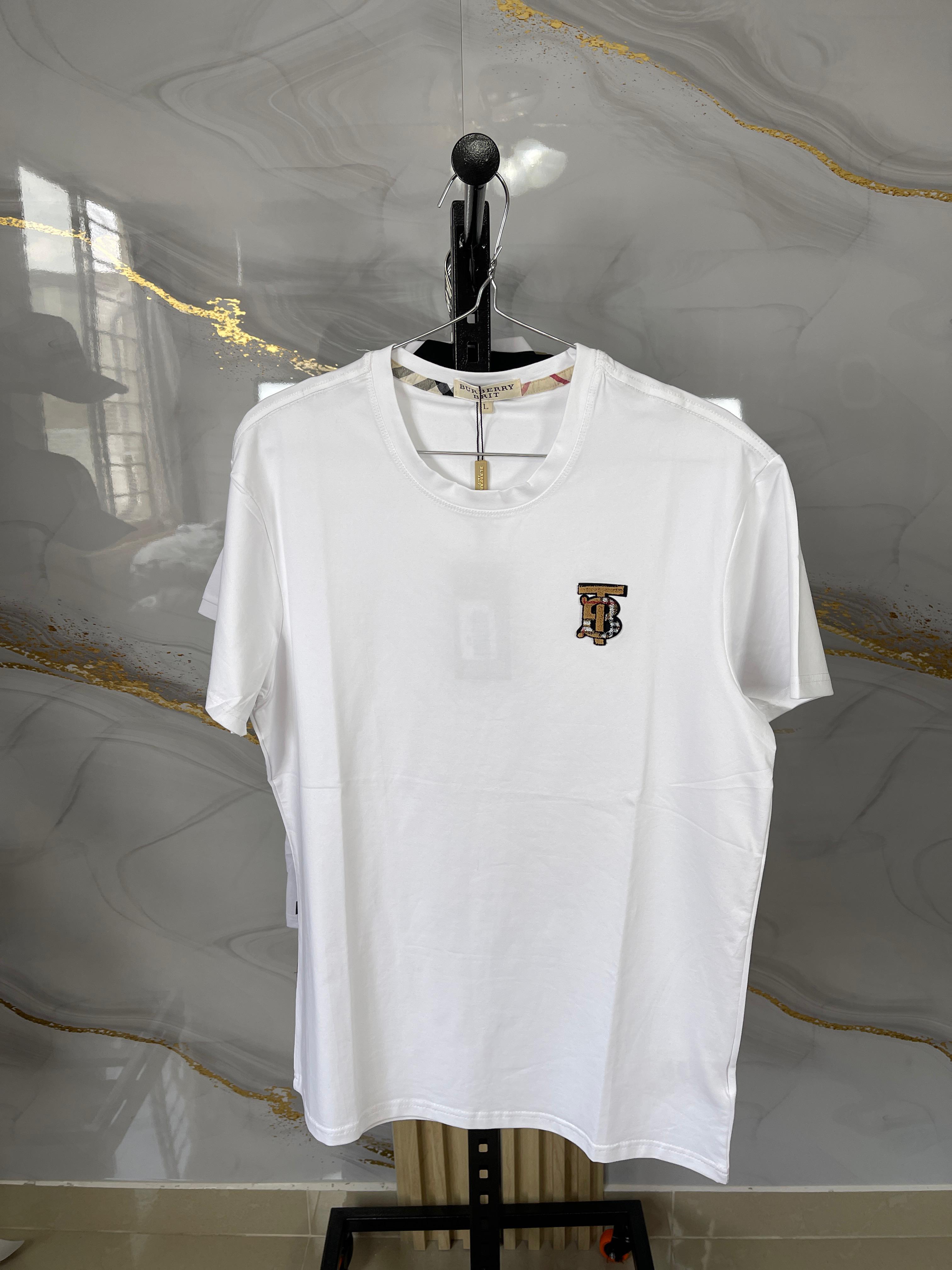 camiseta-blanca-burberry-talla-L.jpeg