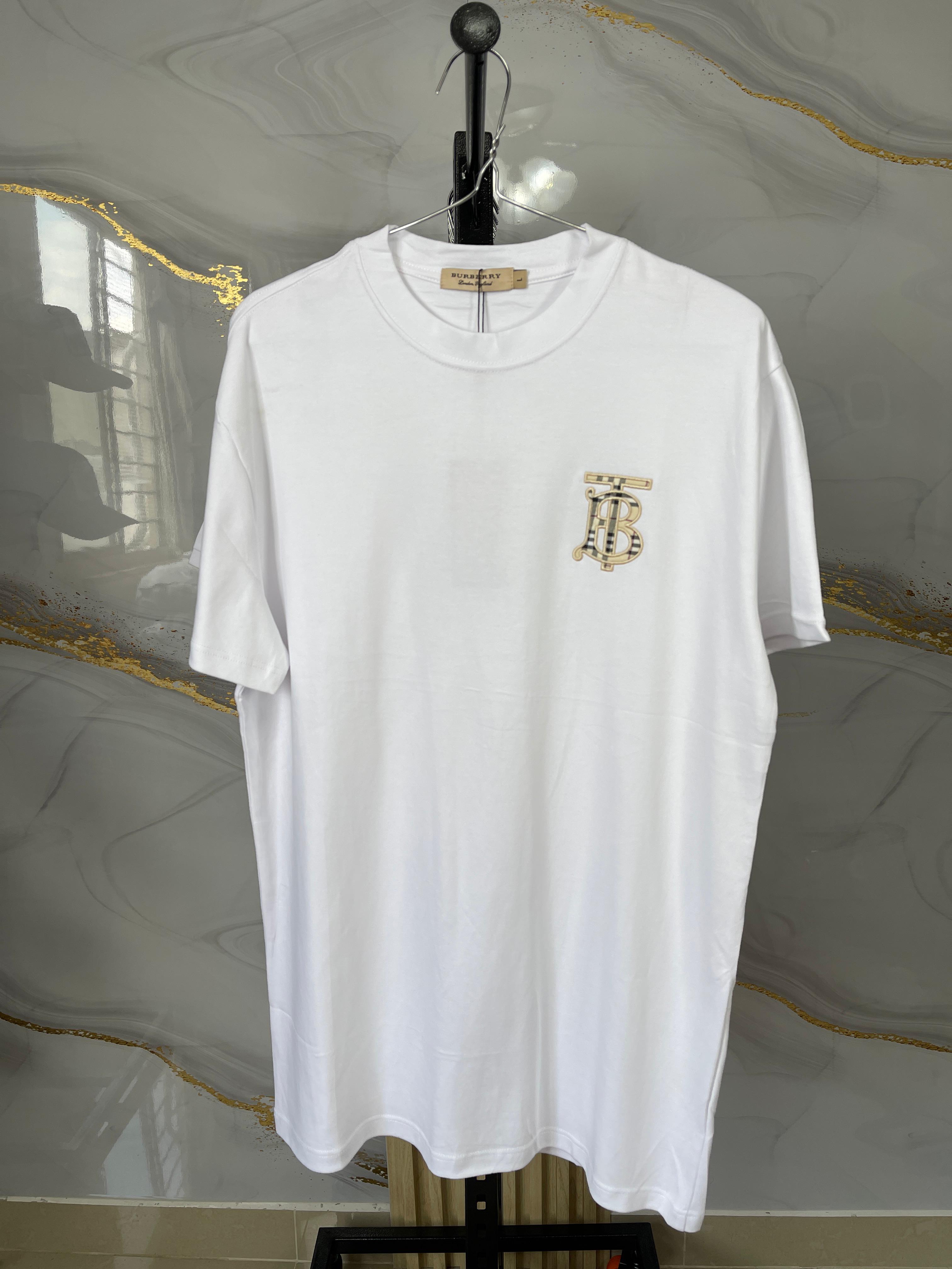 camiseta-blanca-talla-L-burberry.jpeg